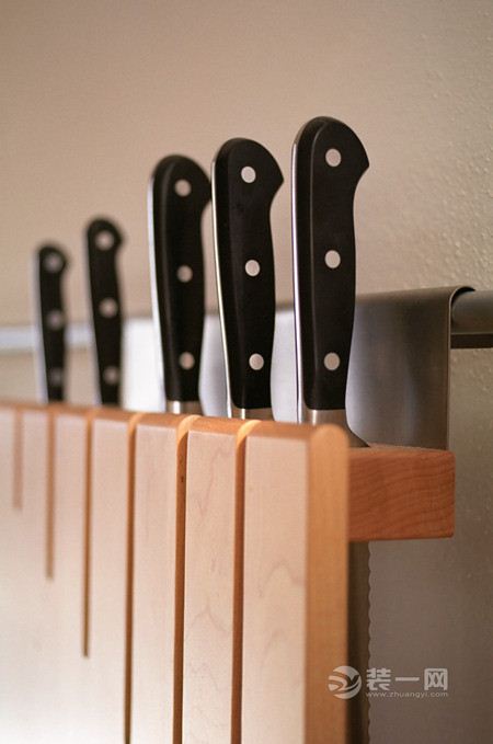 天津装修网厨房一字型橱柜收纳效果图
